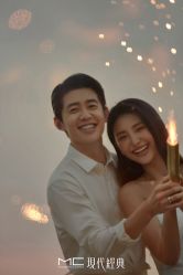 -现代经典婚纱摄影