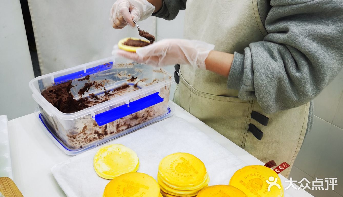 很有氛围感，里面全都是哆啦a梦的装修风格