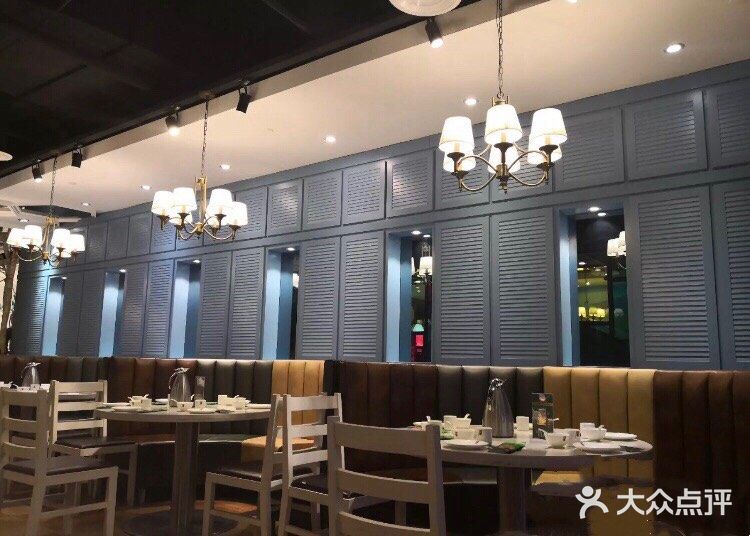 闫府私房菜·百年鲁菜(恒隆店)大堂图片