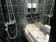 -魔方公寓(碧云国际店)