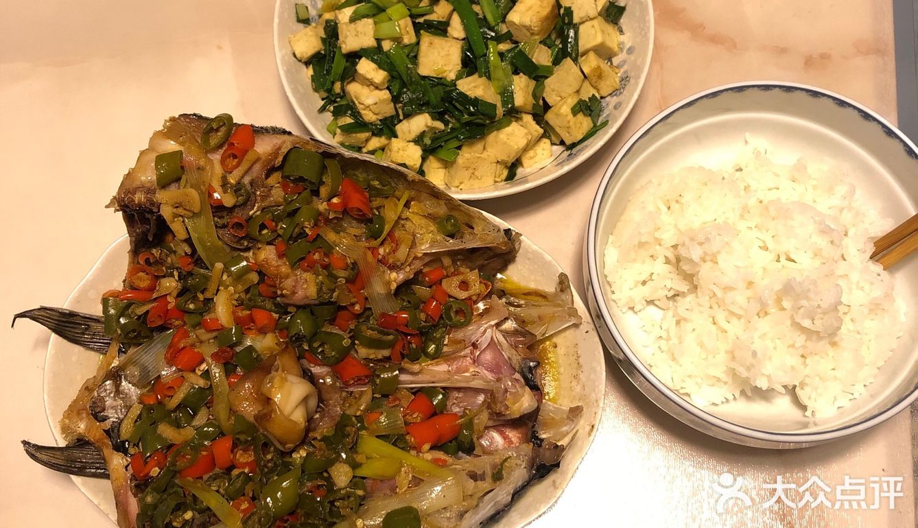 品尝正宗湘西风情的剁椒鱼头