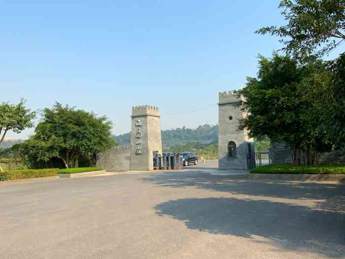 在重庆西彭陶家镇西岛是一个不错的选择悠闲的度假村环境清幽配套完善