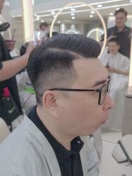 -十六番发型师事务所