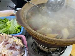 炭炉果鸡煲-威邵鸡煲(西华路总店)