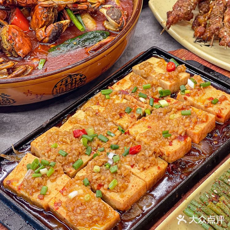 在上海，这家市井酒馆是懂烧烤的，更懂人心～