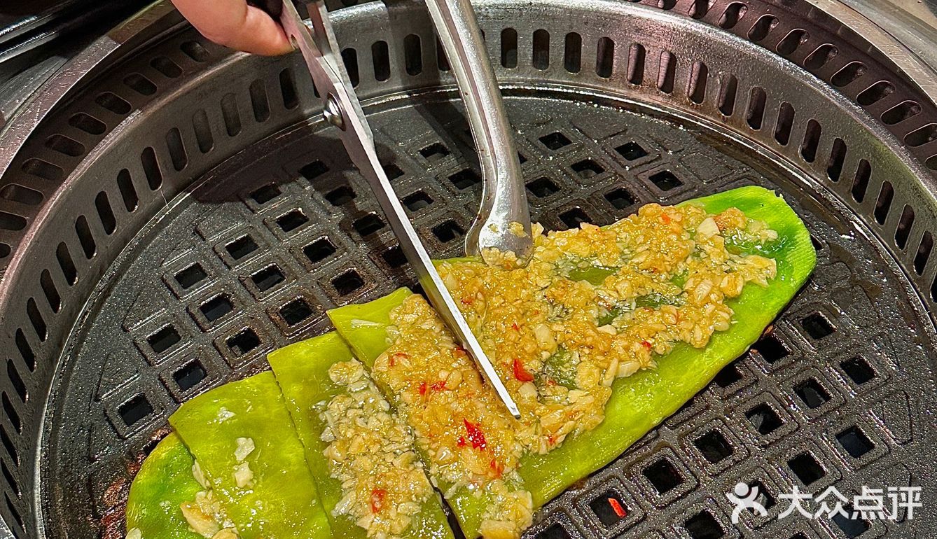 现在的烤肉店真的在玩一种很新的东西…