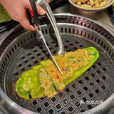 现在的烤肉店真的在玩一种很新的东西…