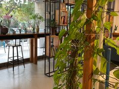 -LEO CAFE