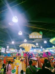 -维佳童话镇演出现场(徐东店)