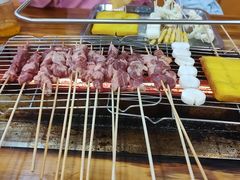 -哈尔滨小酒馆·鲜肉现穿自助烧烤(康新花园店)