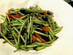 芦蒿炒臭干-香山湖渔家大院