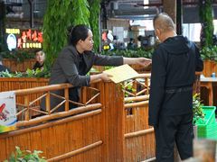 -三亚火车头万人海鲜广场