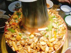 -沪小二炭火蛙锅(淮海中路美食不夜城店)