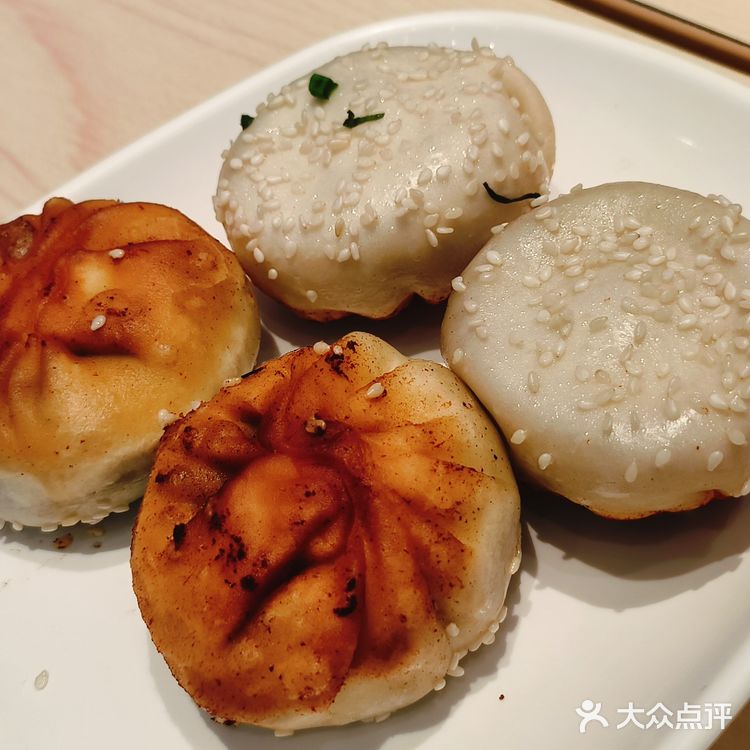 小杨有汤生煎包🥺好吃到cry