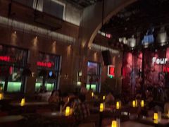 -FOUR PLAY BAR
