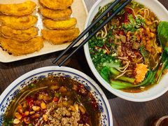 -爆炸头阿姨小四川正宗川味小吃(无任何分店)