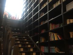 -钟书阁(松江泰晤士小镇店)