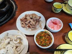 -菌之家·专业纯野生菌火锅·特色炒菌