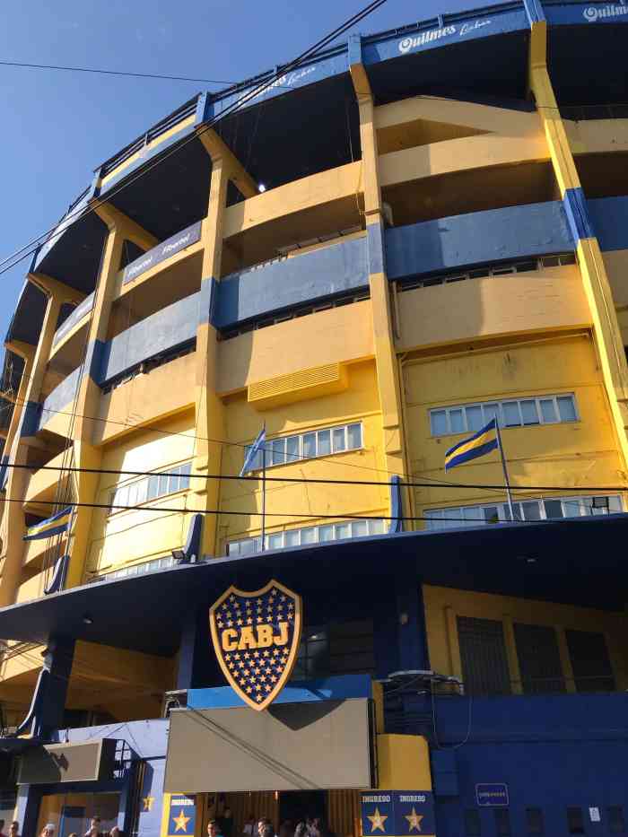 博卡青年球场-"博卡区是阿根廷首都最著名的景区,同时拥有.