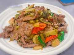 酸菜炒牛肉-粤·向群饭店(龙津东路总店)