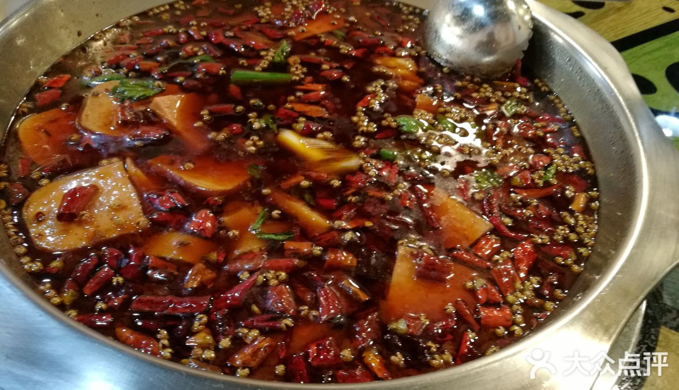 美蛙鱼头火锅在重庆也是很受欢迎的
