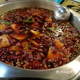 美蛙鱼头火锅在重庆也是很受欢迎的