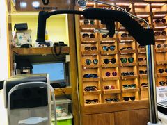 -上海网星眼镜批发·蔡司依视路官方授权(三叶眼镜城店)