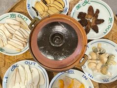 野菌炖鸡汤-一坐一忘云南菜(嘉里中心店)