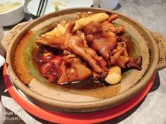 砂锅焗猪蹄凤爪-吕氏焗小鲜•海鲜青岛菜(八大关店)