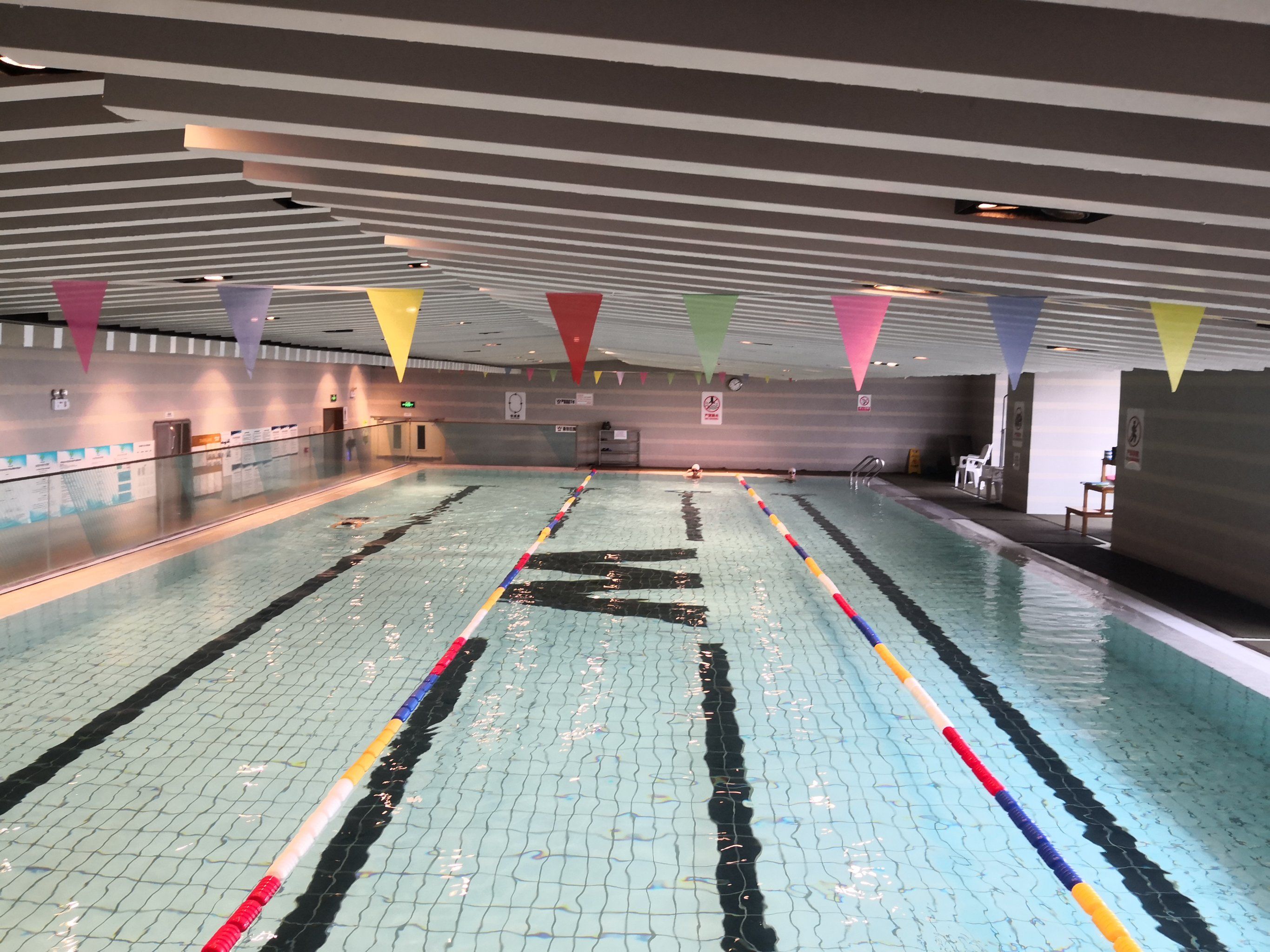 确实很好,24小时循环过滤系统,水温常年28°,你还在等啥一起来游泳吧!