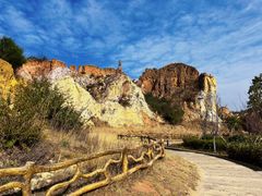 -彩色沙林风景区
