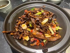 烟熏腊味炒鹿茸菇-云海肴云南菜·蒸汽石锅鱼(青岛万象城店)