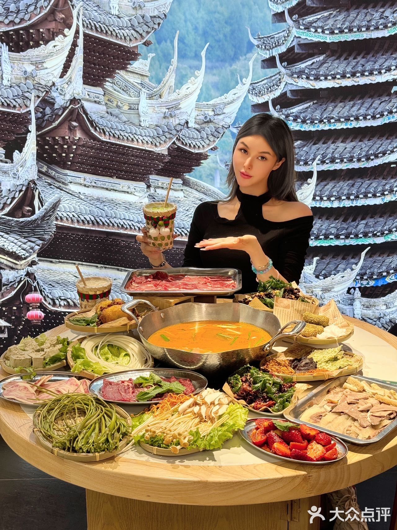 这家的酸汤火锅，好吃到炸裂！