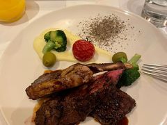 碳烤羊排配蔬菜及迷迭香红酒汁-WOLFGANG PUCK KITCHEN & BAR(迪士尼小镇店)