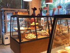 面包甜点陈列柜-Dough&Joe团憩(瑞虹天地月亮湾店)