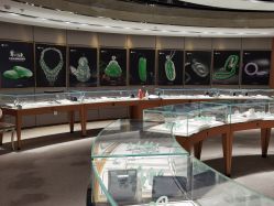 -北京七彩云南翡翠珠宝旗舰店(月坛店)