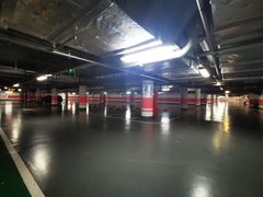 空旷的停车场-国家大剧院
