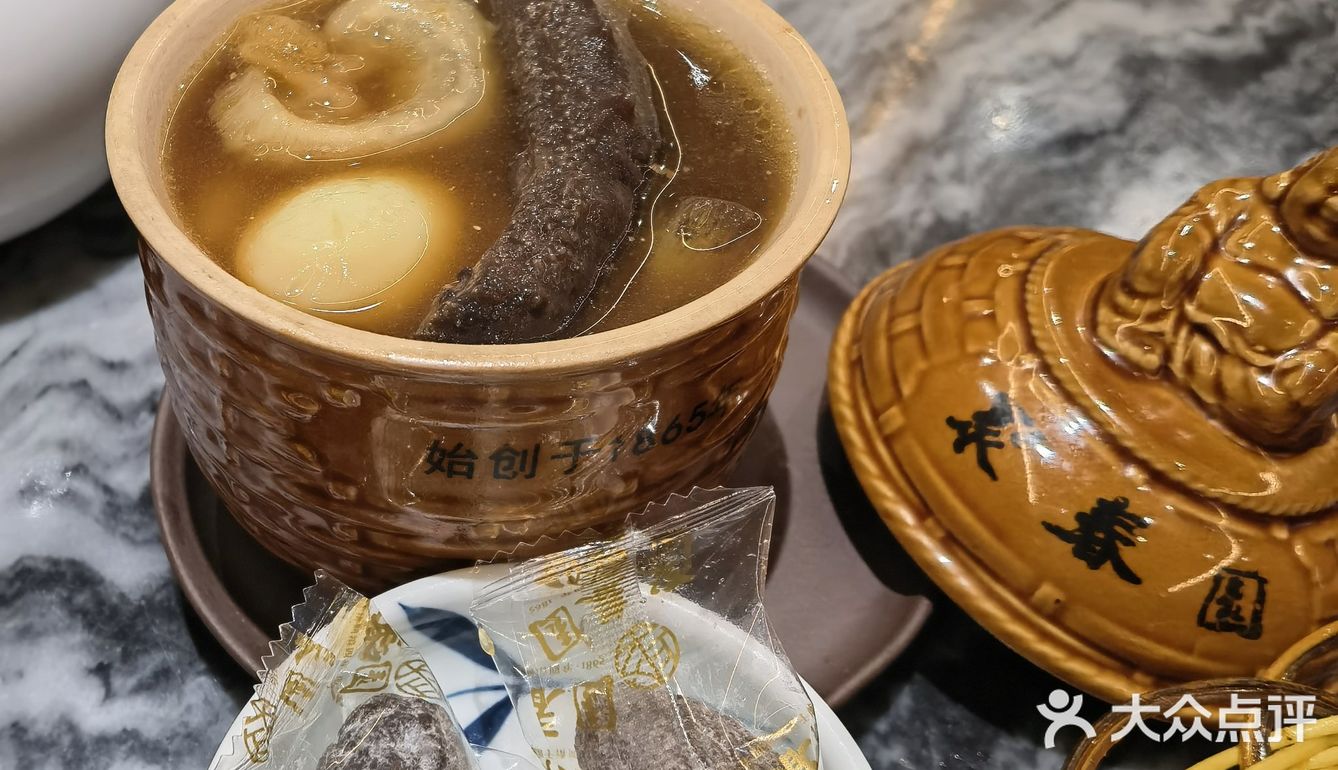二楼自助点餐，饭菜都是不错的，价格也比较合理
