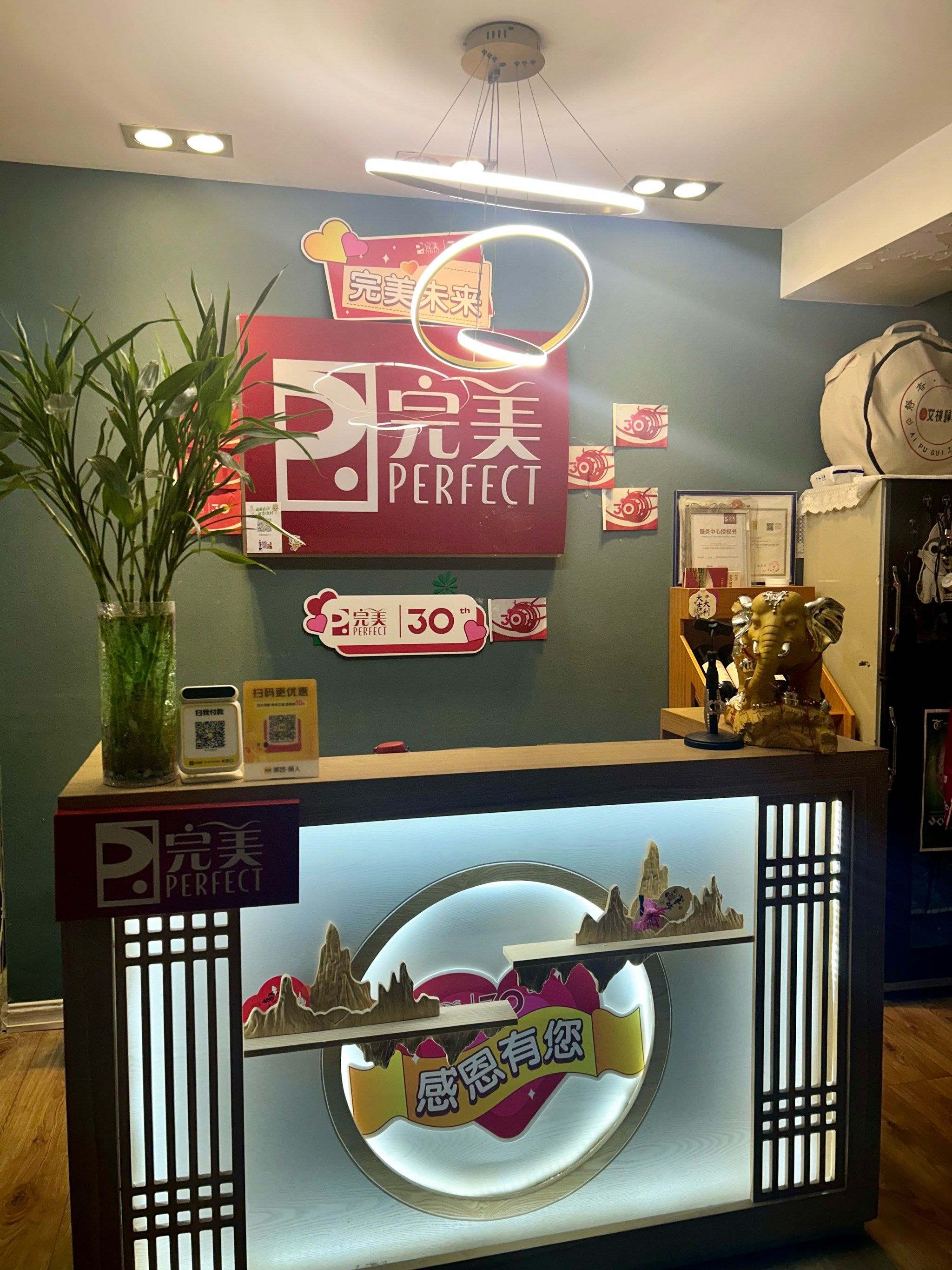 单位跟前不远的一家店 刚好姨妈期不想自己洗头就约了