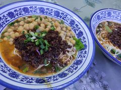 -渝之汇牛肉豌杂面