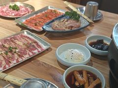 -汉城烤肉·黑金冠(华山路店)