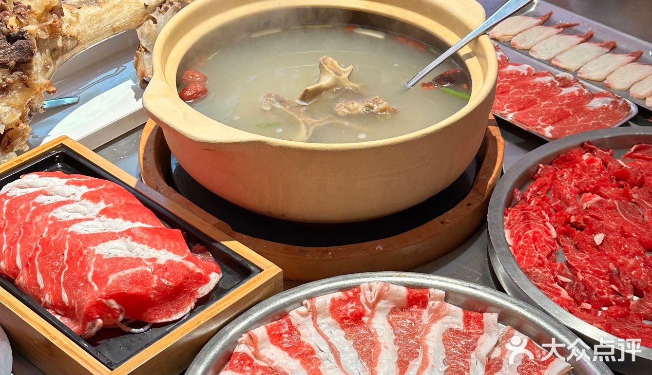 用牛骨几小时熬出来的高汤锅底好鲜美 牛大骨