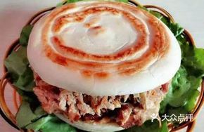 Crispy Beef Steamed Bun