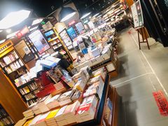 -西西弗书店&矢量咖啡(凯德晶萃广场店)