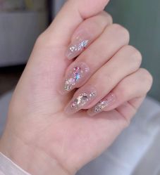 -悦指间美甲美睫