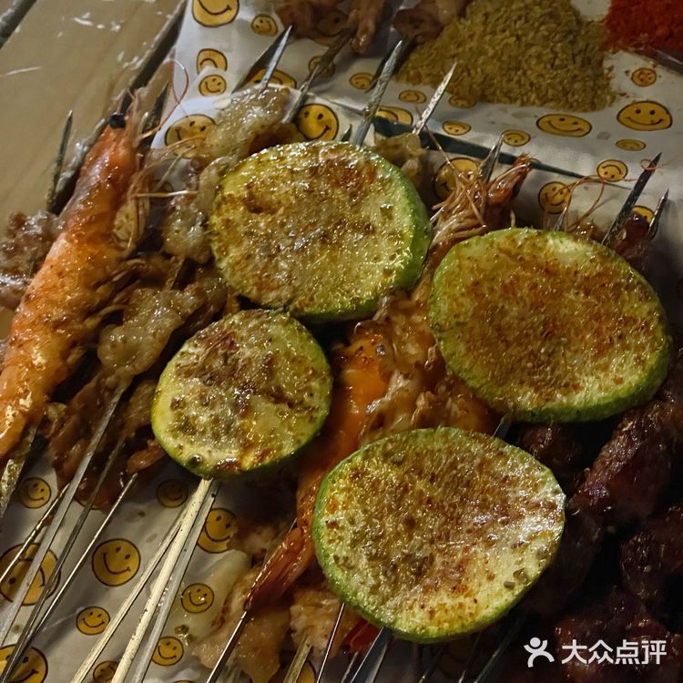 从野摊就开始追的烧烤，胸口油一绝❗️