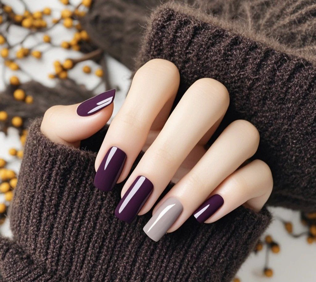 深色系美甲,如深邃的宝石,神秘而迷人