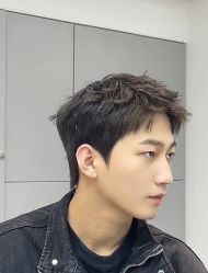 -一家只做男发烫染的店