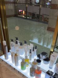 -八佰伴8008星级形象店