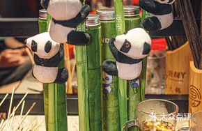 Panda Hug Bamboo
